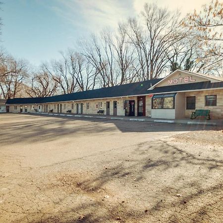 Simmer Motel Wamego Dış mekan fotoğraf