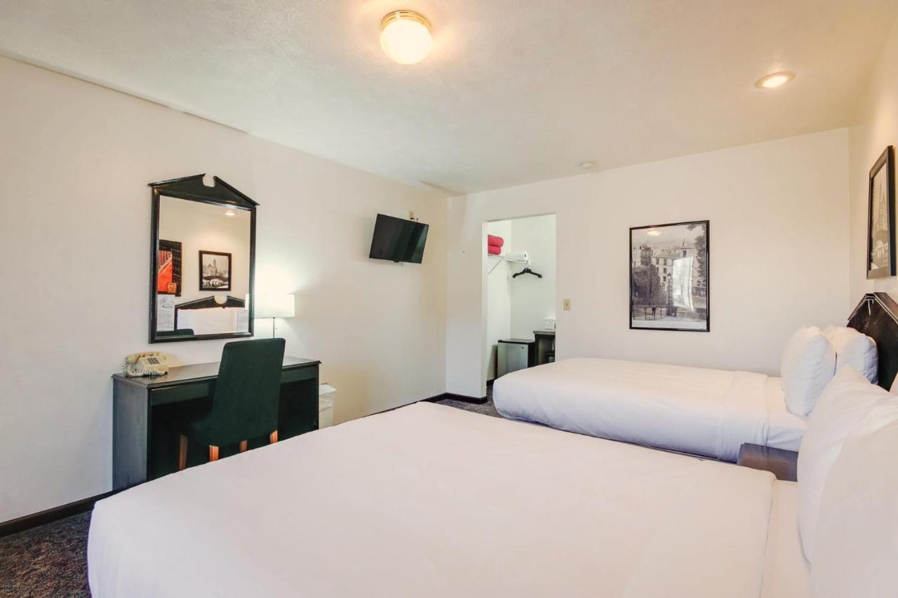 Simmer Motel Wamego Dış mekan fotoğraf