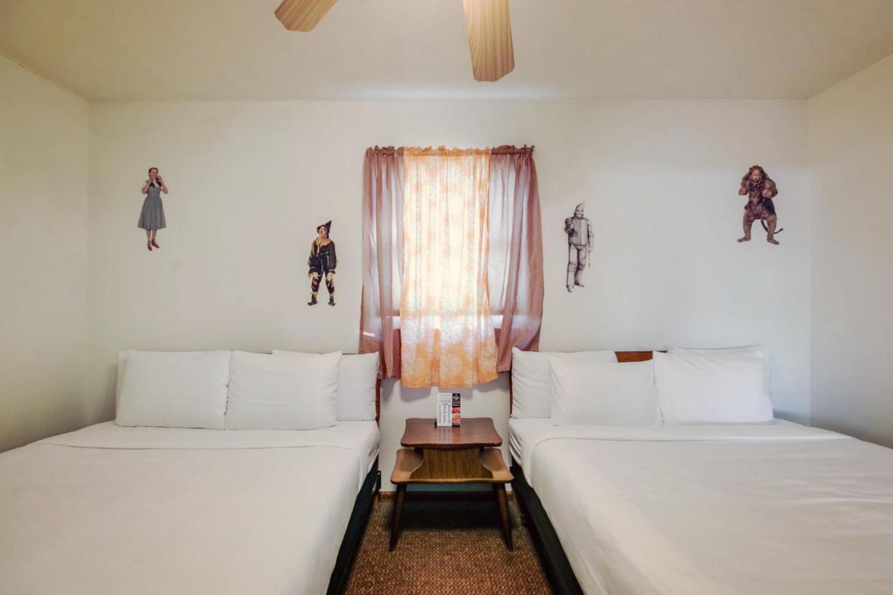 Simmer Motel Wamego Dış mekan fotoğraf