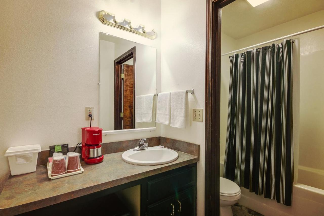 Simmer Motel Wamego Dış mekan fotoğraf