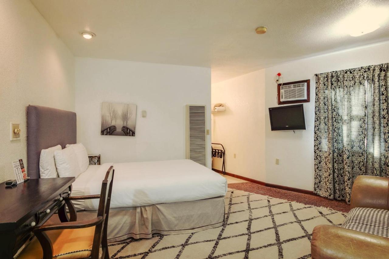 Simmer Motel Wamego Dış mekan fotoğraf