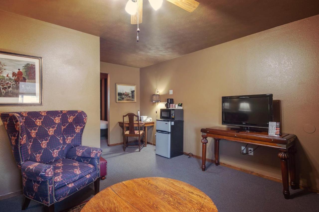 Simmer Motel Wamego Dış mekan fotoğraf