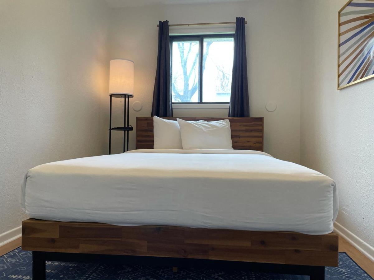 Simmer Motel Wamego Dış mekan fotoğraf