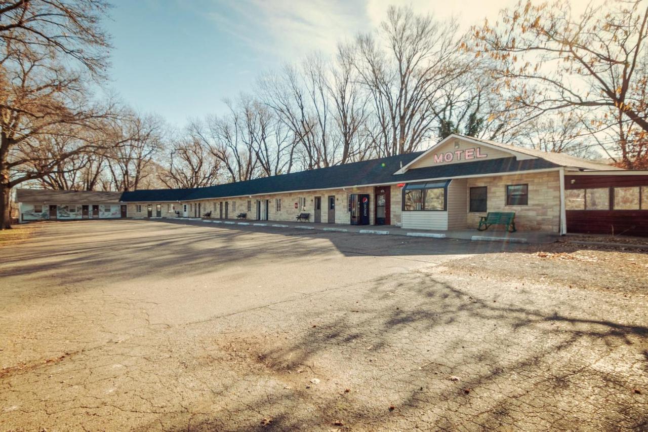 Simmer Motel Wamego Dış mekan fotoğraf